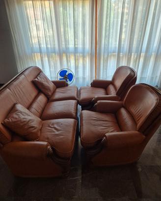 Divano e 2 poltrone in pelle
