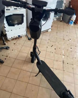 Monopattino elettrico vivo