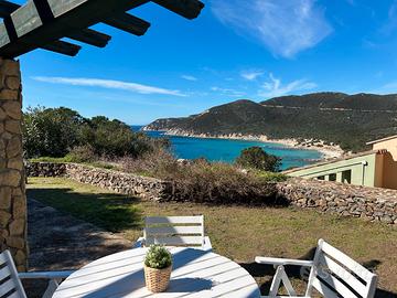 Esclusiva villa immersa nel verde con vista mare