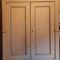 Armadio antico metà ‘800 in legno massello laccato