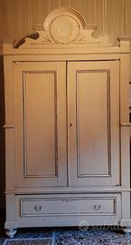 Armadio antico metà ‘800 in legno massello laccato