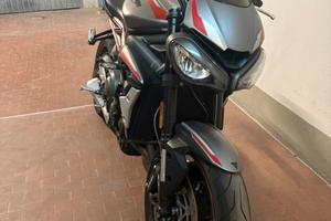 TRIUMPH STREET TRIPLE 765 R