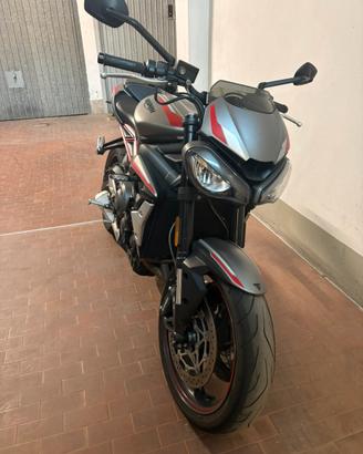 TRIUMPH STREET TRIPLE 765 R