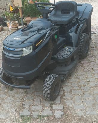 trattorino taglia erba