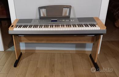 Pianoforte digitale Yamaha PortableGrand DGX-640
