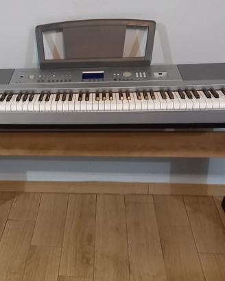 Pianoforte digitale Yamaha PortableGrand DGX-640