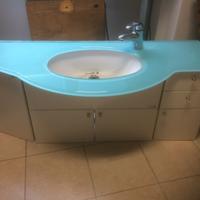 Lavabo con mobiletto sospeso