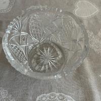 Elegante vaso basso in cristallo trasparente