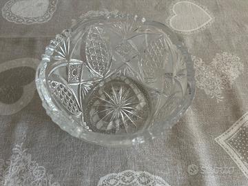 Elegante vaso basso in cristallo trasparente