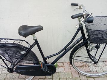 Bici Holland nera 26" con cestino
