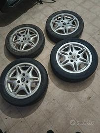 cerchi in lega e gomme. 