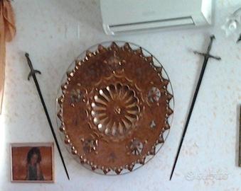 Piatto Persiano lavorato , più spade