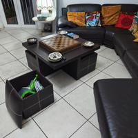 Tavolino da salotto rivestito in pelle