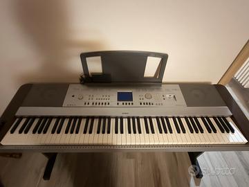 Pianoforte digitale Yamaha DGX-640