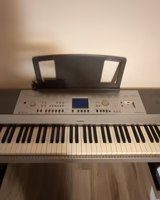 Pianoforte digitale Yamaha DGX-640