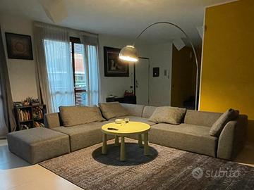 Divano angolare 3,20 per 2.30 piu pouf Gruppofox