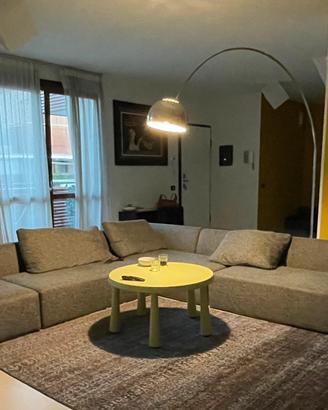 Divano angolare 3,20 per 2.30 piu pouf Gruppofox