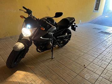 Yamaha XJ6 - 600cc - 27.880 km