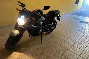 Yamaha XJ6 - 600cc - 27.880 km