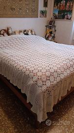 Copriletto matrimoniale vintage ad uncinetto 