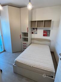 Cameretta completa con armadio,mensole e comodino
