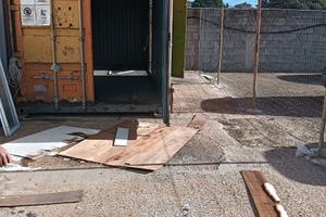 Container con cortile