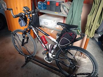 mountain bike con kit motore elettrico