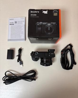 Sony Alpha 6400L con obiettivo e accessori