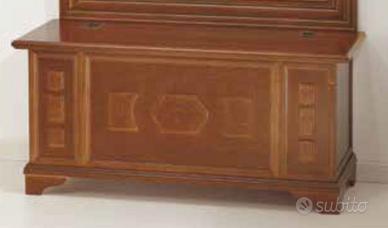 Cassapanca placcata in legno