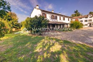 Rustico / Casale di 125 m² con 2 locali a Casale M