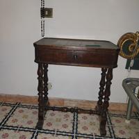 Tavolino con cassetto