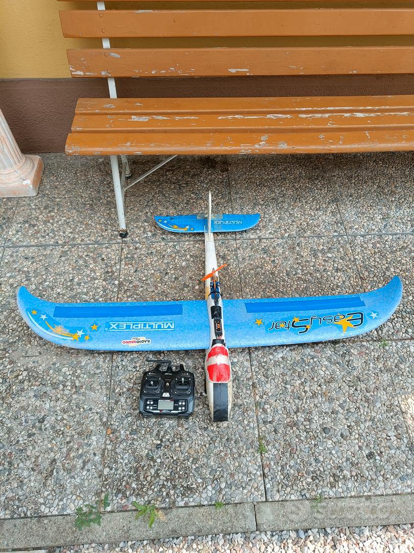 Aereo Telecomandato NMM Per Bambini In EPP - 4 Canali Con Volo 360° E Luci LED - 2 Batterie Incluse - Giocattolo Robusto Per Principianti - 3
