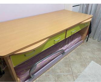 Piano appoggio e scrivanie estraibili