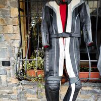 tuta in pelle per moto