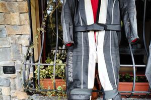 tuta in pelle per moto