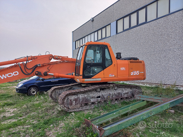 Escavatore 220 q
