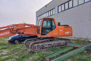 Escavatore 220 q