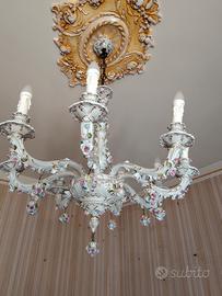 Lampadario in ceramica di Capodimonte 