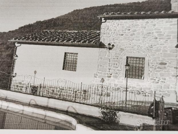 Borgo S Lorenzo fienile piscina 6 ha terreno