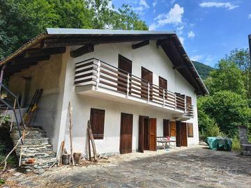 Rustico / Casale di 152 m² con 5 locali e box auto