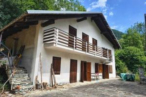 Rustico / Casale di 152 m² con 5 locali e box auto