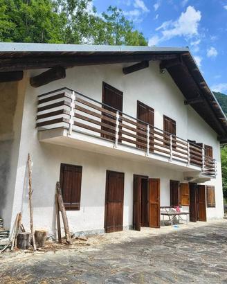 Rustico / Casale di 152 m² con 5 locali e box auto