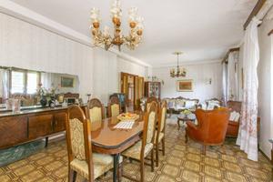 Villa di 340 m² con più di 5 locali e box auto dop