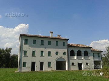 Casa in campagna con giardino e terreno agricolo
