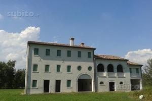 Casa in campagna con giardino e terreno agricolo