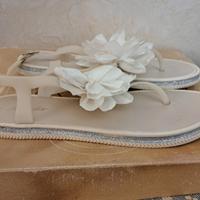  sandali infradito con fiore 