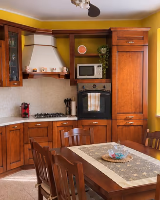CUCINA AD ANGOLO CON ELETTRODOMESTICI