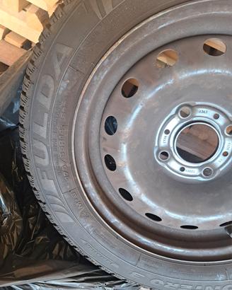 4 Gomme da Neve Fulda 175/65 R14 con Cerchi
