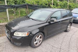 macchina volvo v50