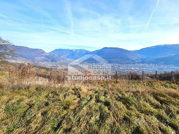 PATONE LOC. RISAL: INCANTEVOLE AMPIO TERRENO
